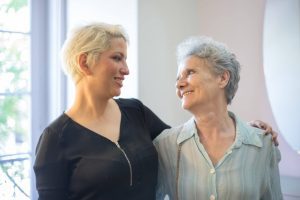 Medicinska setra i starija osoba u domu za starije